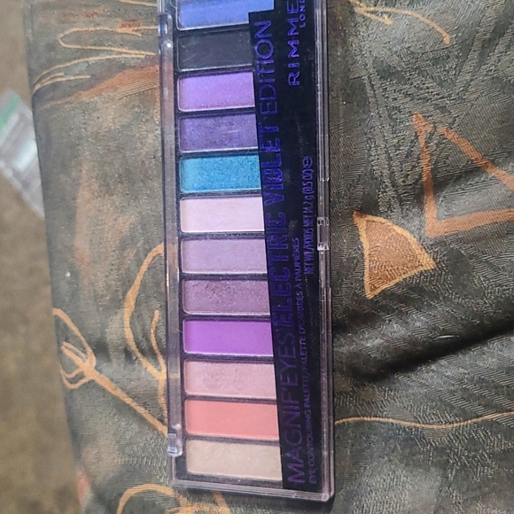 Eyeshadow - Picture 1 of 1